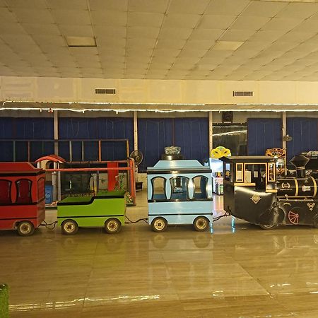 Krishna Fun Land Hotel Mathura Luaran gambar