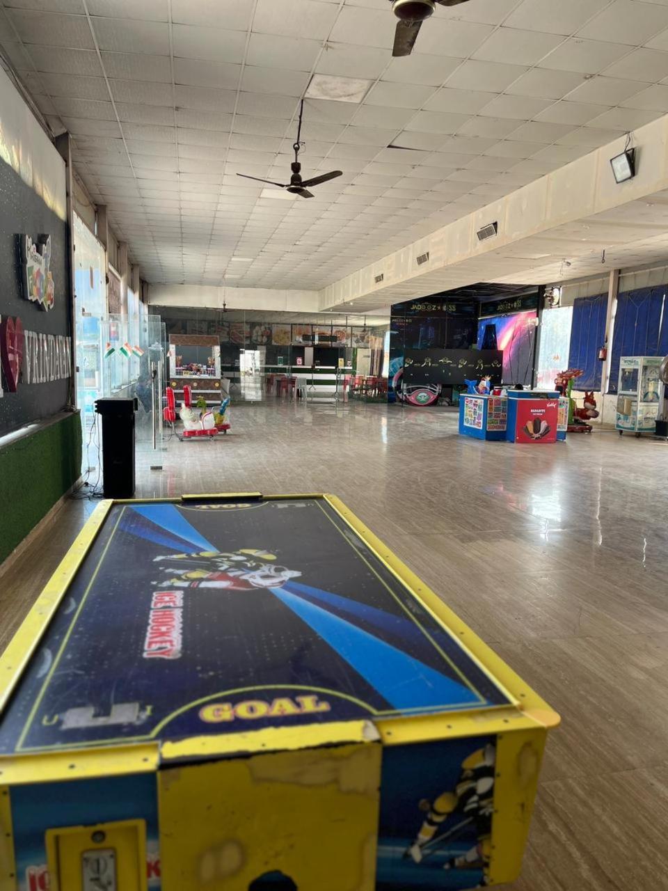 Krishna Fun Land Hotel Mathura Luaran gambar