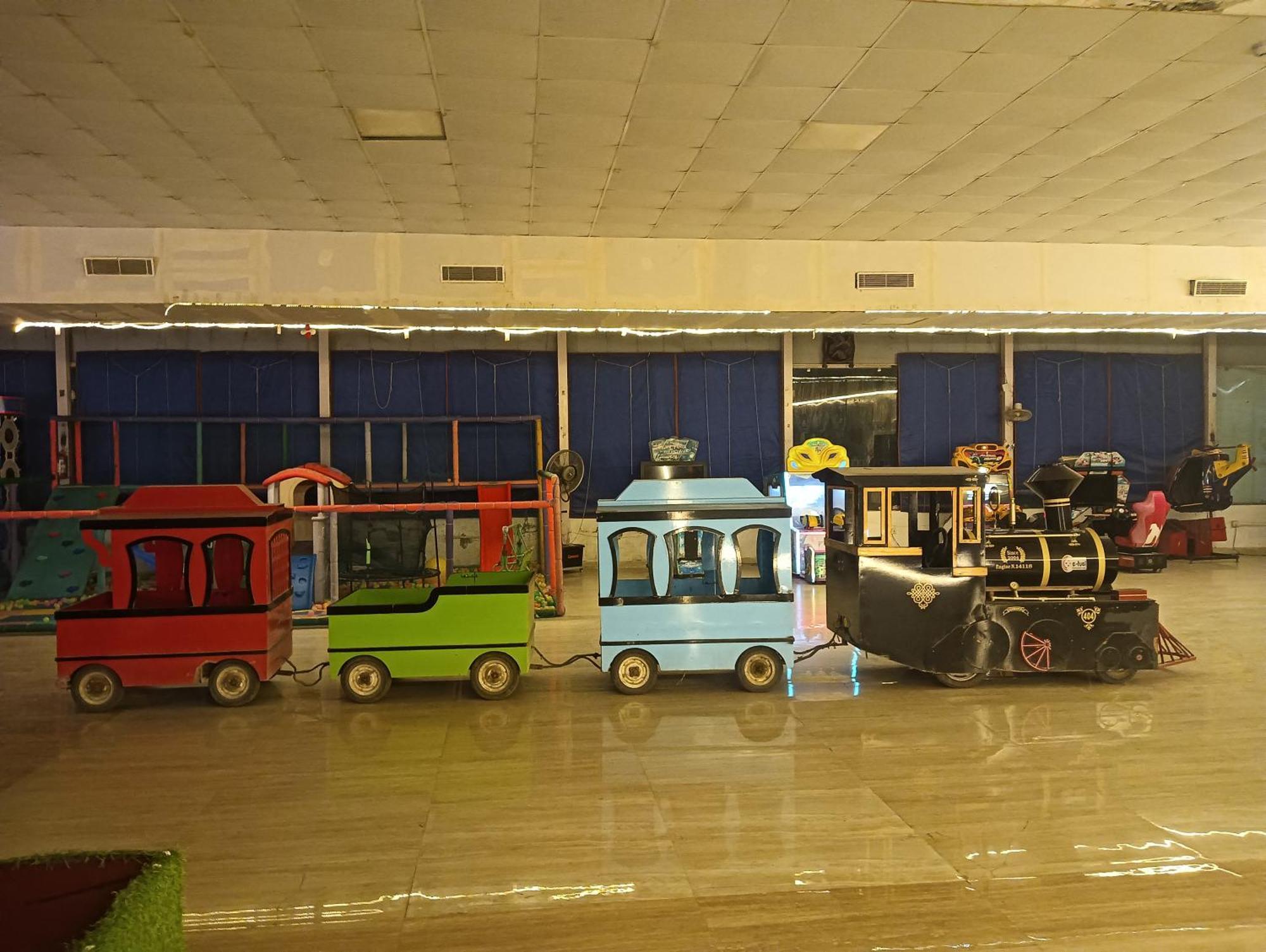 Krishna Fun Land Hotel Mathura Luaran gambar